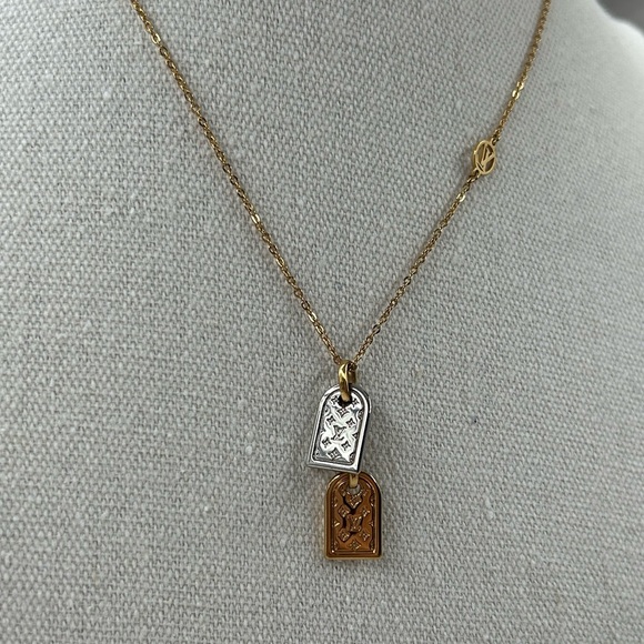 🔥NEW! Louis Vuitton•Nanogram Necklace - Picture 2 of 6